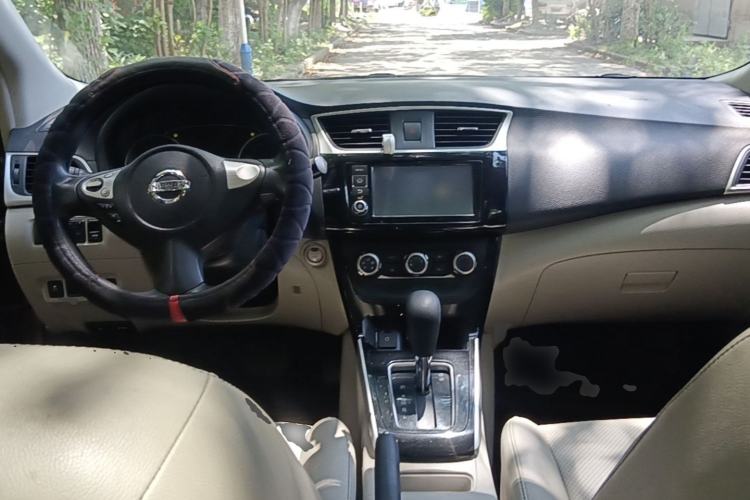 Used Nissan Sylphy 2016 1.6 XL CVT Deluxe Edition Center Console