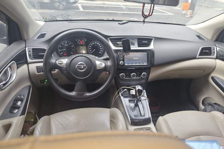Used Nissan Sylphy 2016 1.6 XL CVT Deluxe Edition Center Console