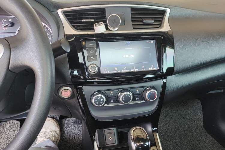 Used Nissan Sylphy 2016 1.6XV CVT Smart Enjoyment Version Center Console