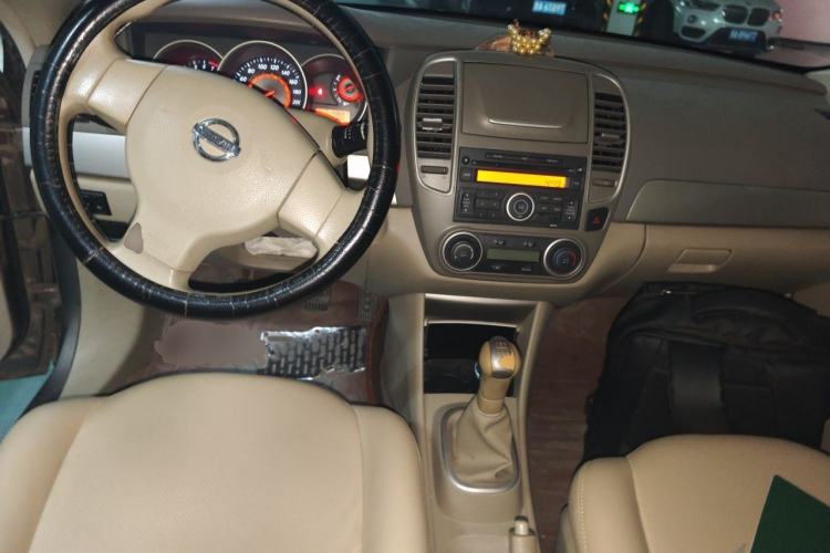 Used Nissan Sylphy 2016 Classic 1.6XE Manual Comfort Edition Center Console