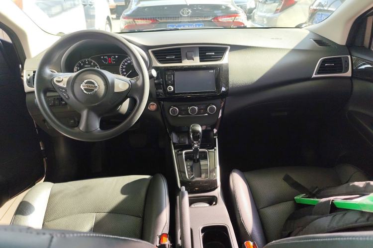 Used Nissan Sylphy 2016 1.6 XL CVT Deluxe Edition Center Console