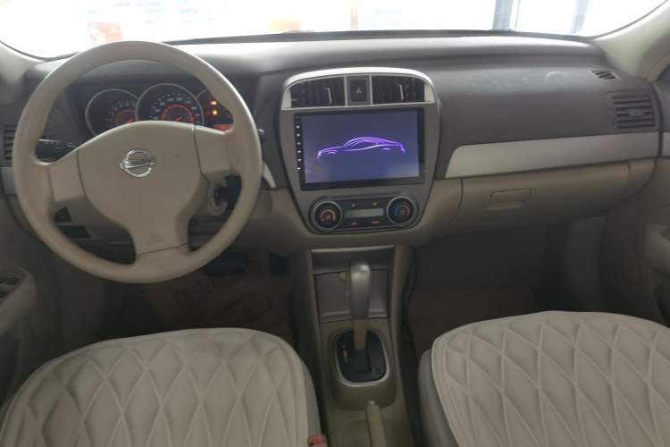 Used Nissan Sylphy 2016 Classic 1.6XE Automatic Comfort Edition Center Console