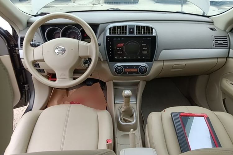 Used Nissan Sylphy 2016 Classic 1.6XE Manual Comfort Edition Center Console