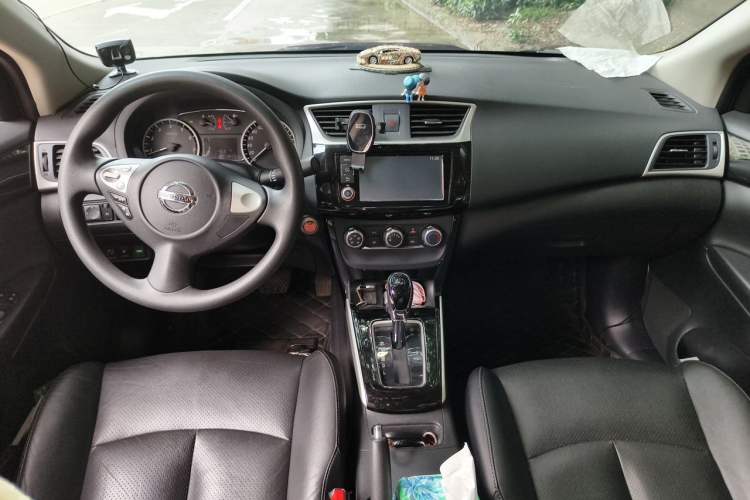 Used Nissan Sylphy 2016 1.6 XL CVT Deluxe Edition Center Console