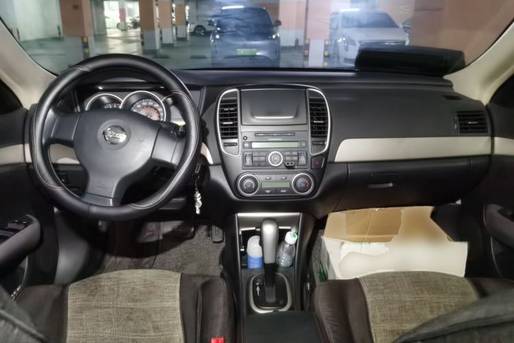 Used Nissan Sylphy 2016 Classic 1.6XE Automatic Comfort Edition Center Console