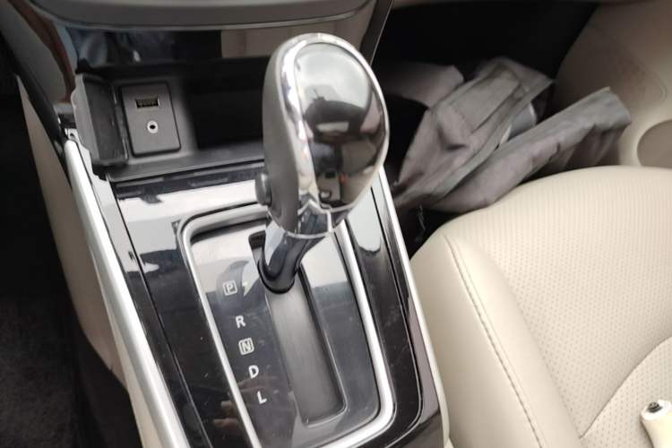 Used Nissan Sylphy 2016 1.6XV CVT Smart Enjoyment Version Gear Lever