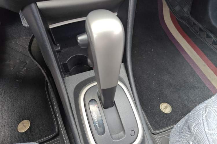 Used Nissan Sylphy 2016 Classic 1.6XE Automatic Leading Edition Gear Lever