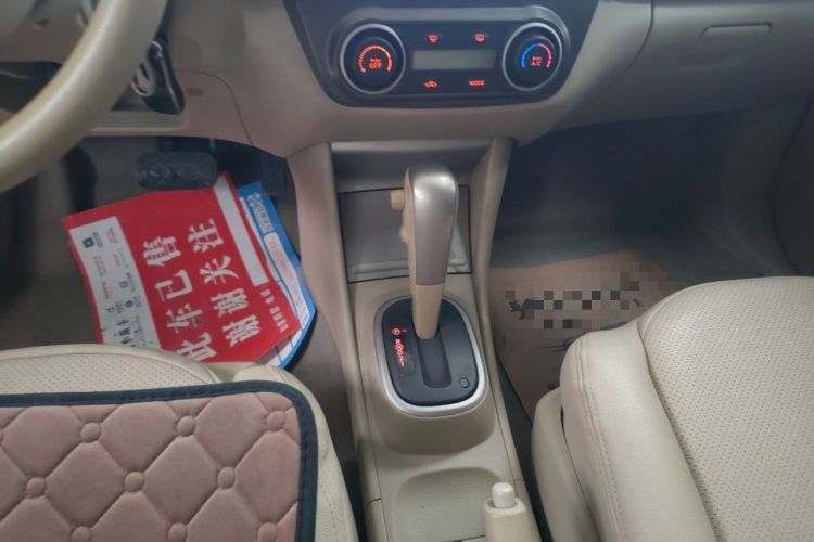 Used Nissan Sylphy 2016 Classic 1.6XE Automatic Leading Edition Gear Lever