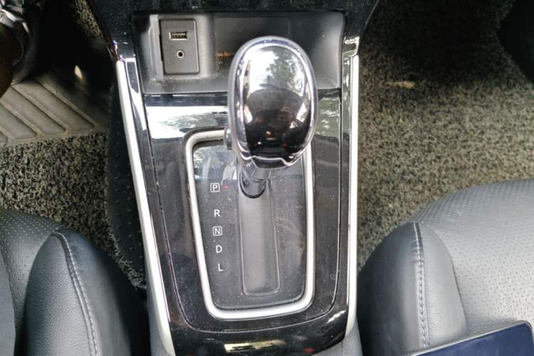 Used Nissan Sylphy 2016 1.6 XL CVT Luxury Edition Gear Lever