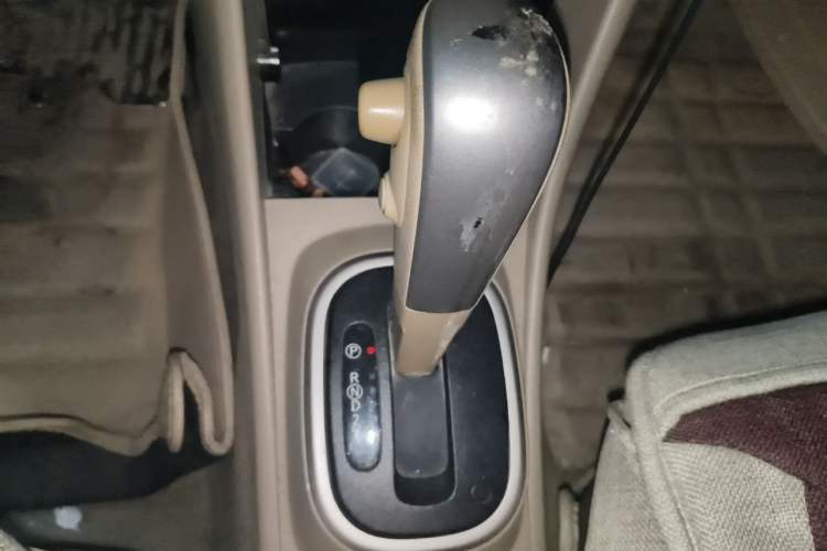 Used Nissan Sylphy 2016 Classic 1.6XE Automatic Comfort Edition Gear Lever