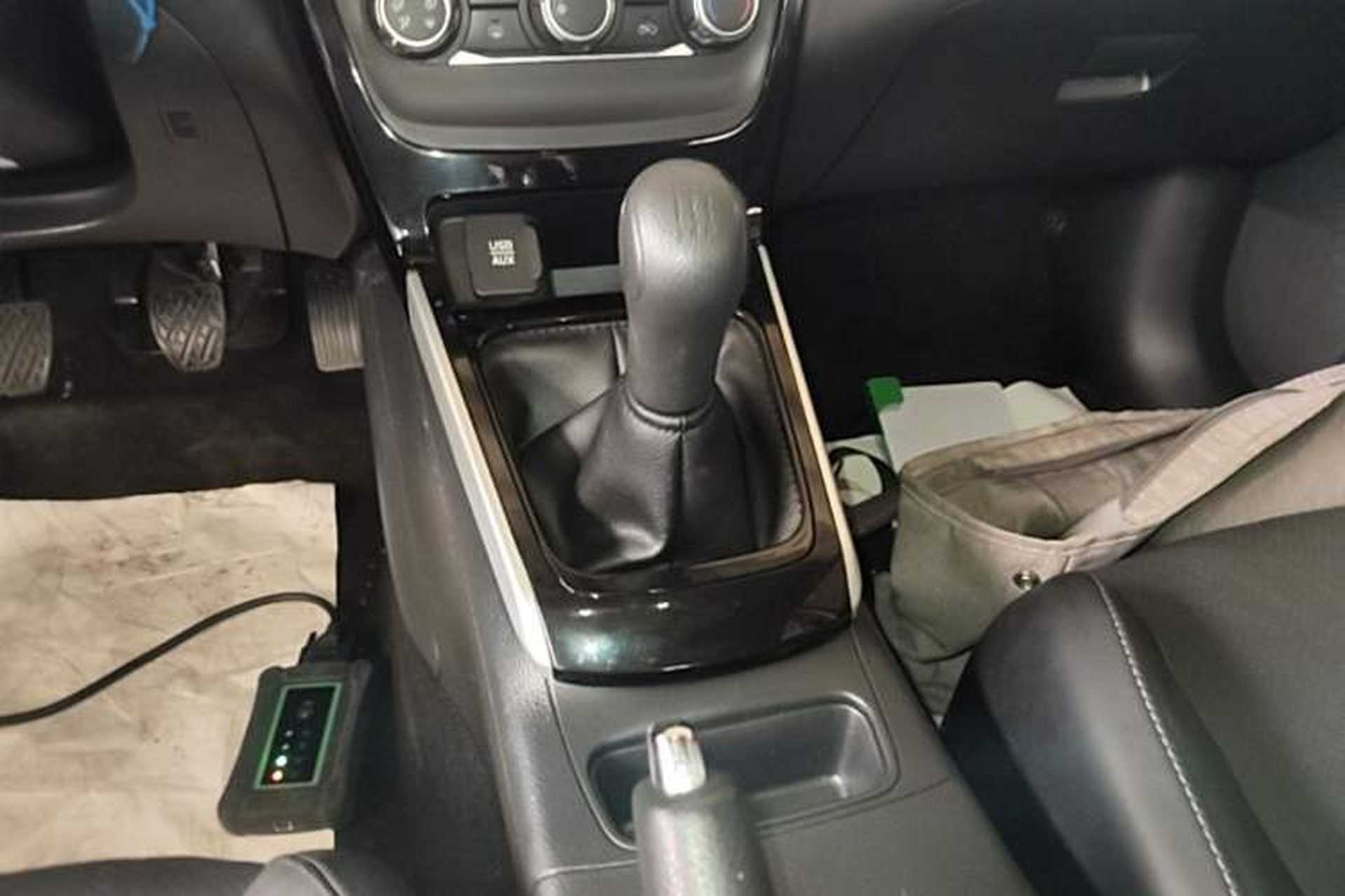 Used Nissan Sylphy 2016 1.6 XL Manual Luxury Edition Gear Lever
