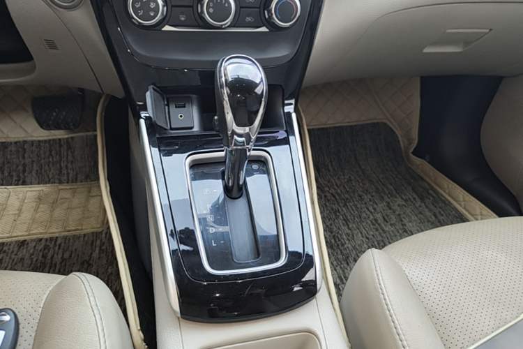 Used Nissan Sylphy 2016 1.6 XL CVT Deluxe Edition Gear Lever