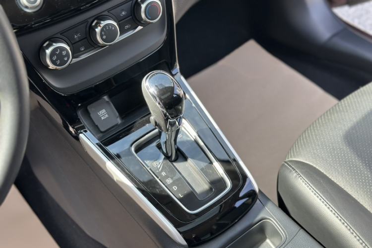 Used Nissan Sylphy 2016 1.6 XL CVT Luxury Edition Gear Lever