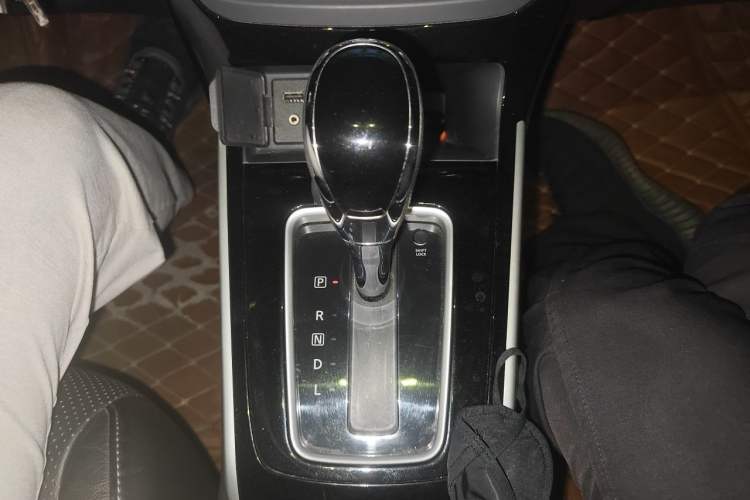 Used Nissan Sylphy 2016 1.6 XL CVT Luxury Edition Gear Lever