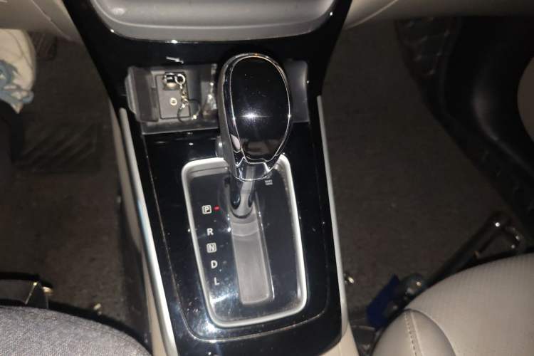 Used Nissan Sylphy 2016 1.6 XL CVT Deluxe Edition Gear Lever