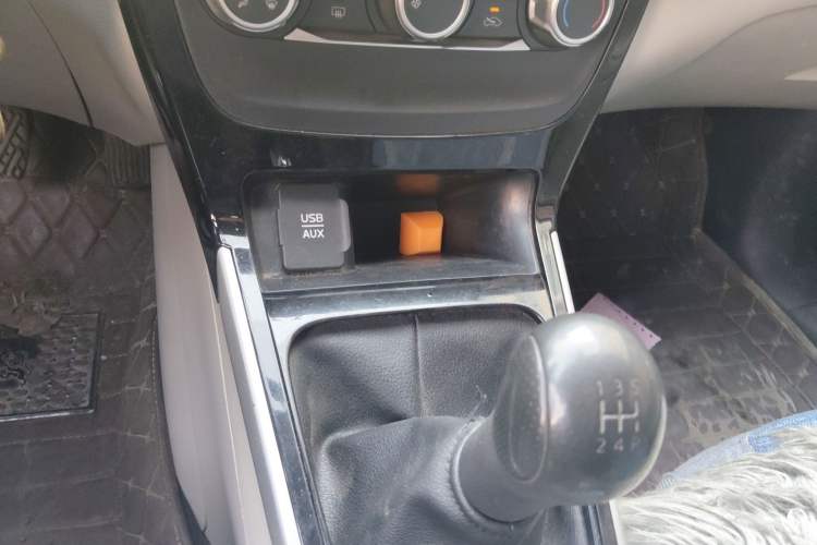 Used Nissan Sylphy 2016 1.6 XL Manual Luxury Edition Gear Lever