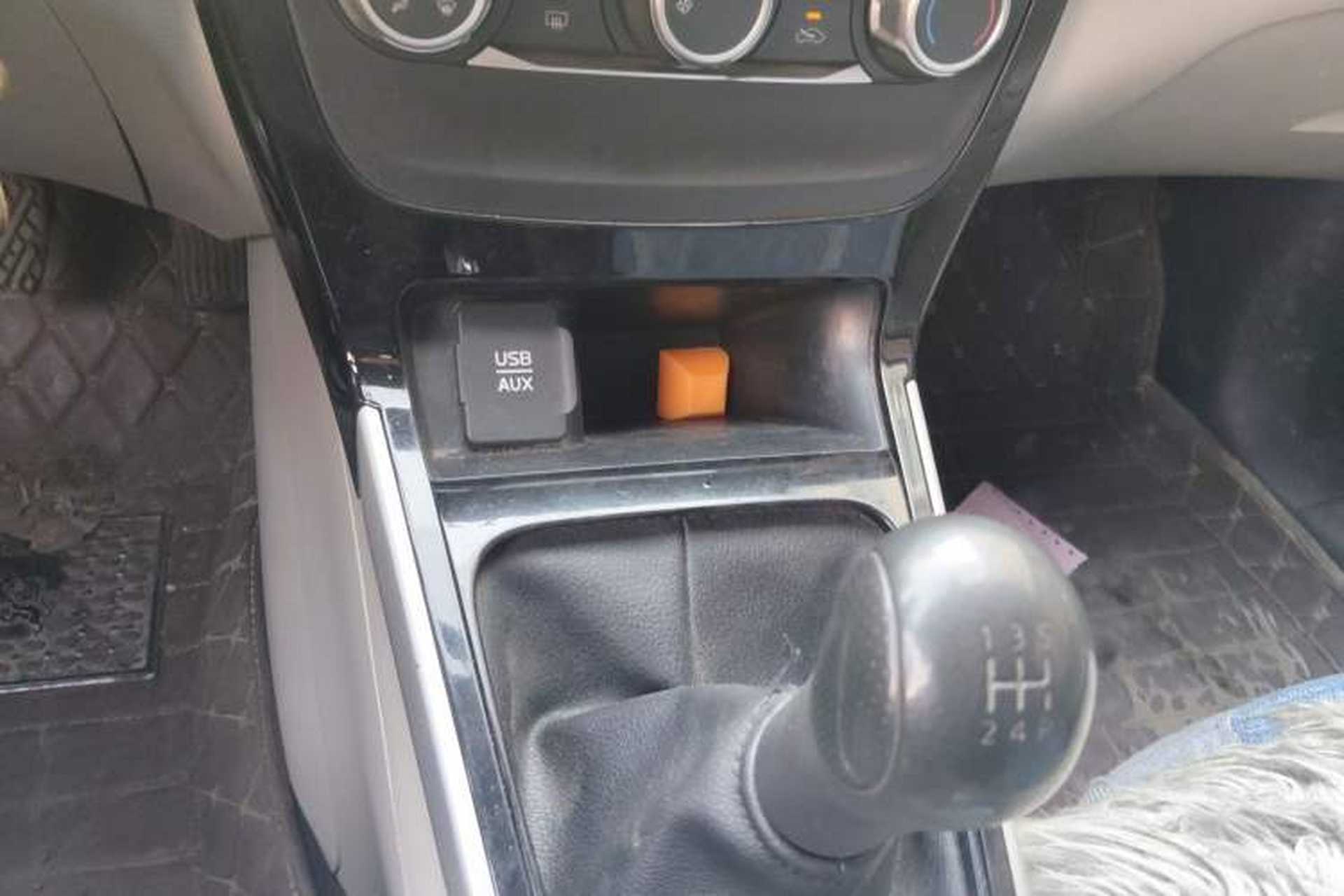 Used Nissan Sylphy 2016 1.6 XL Manual Luxury Edition Gear Lever