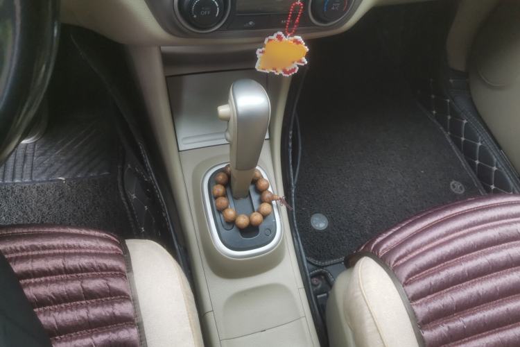 Used Nissan Sylphy 2016 Classic 1.6XE Automatic Leading Edition Gear Lever