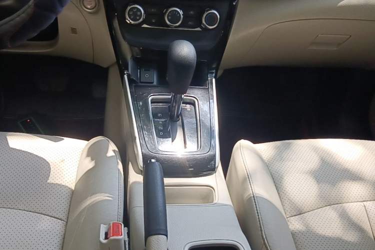 Used Nissan Sylphy 2016 1.6 XL CVT Deluxe Edition Gear Lever