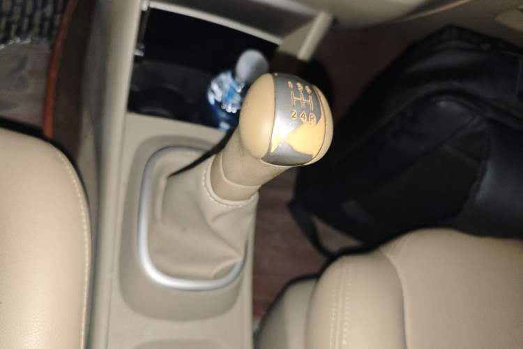 Used Nissan Sylphy 2016 Classic 1.6XE Manual Comfort Edition Gear Lever