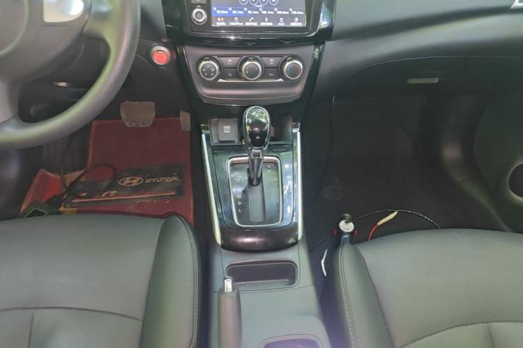Used Nissan Sylphy 2016 1.6 XL CVT Deluxe Edition Gear Lever