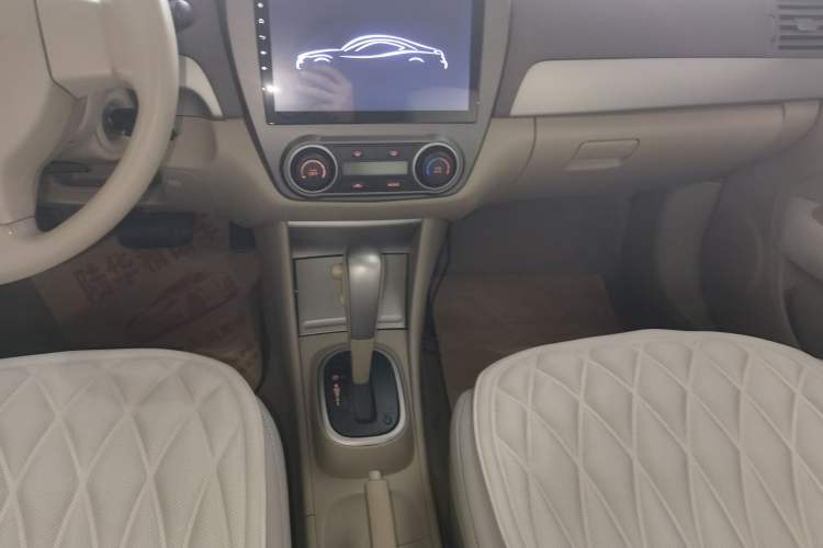 Used Nissan Sylphy 2016 Classic 1.6XE Automatic Comfort Edition Gear Lever