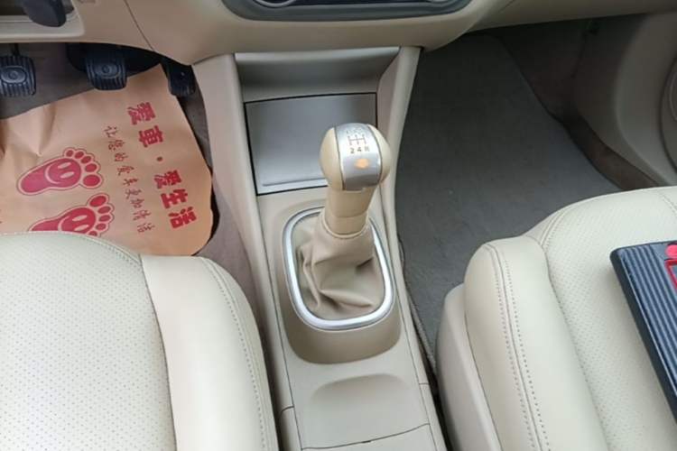 Used Nissan Sylphy 2016 Classic 1.6XE Manual Comfort Edition Gear Lever