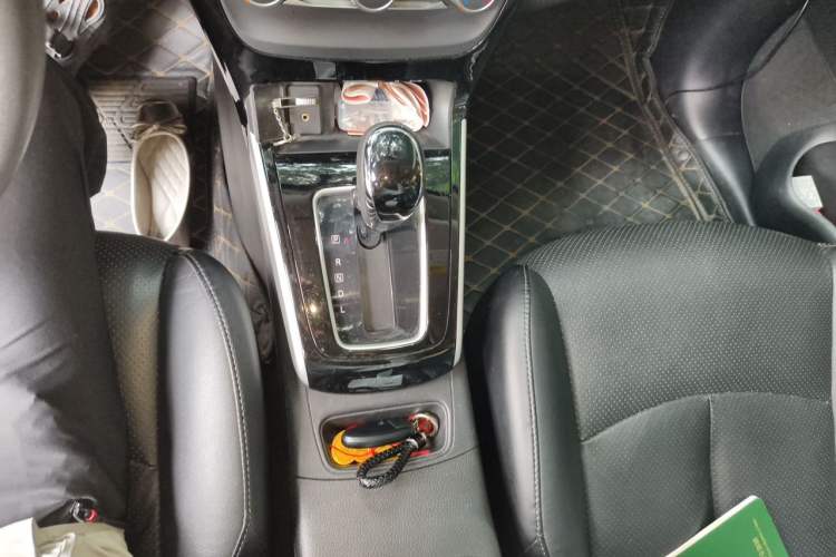 Used Nissan Sylphy 2016 1.6 XL CVT Deluxe Edition Gear Lever