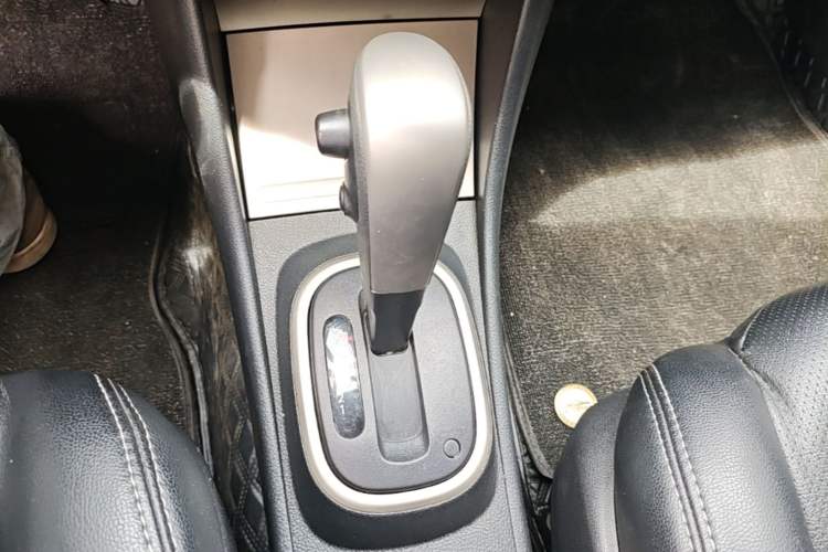 Used Nissan Sylphy 2016 Classic 1.6XE Automatic Leading Edition Gear Lever