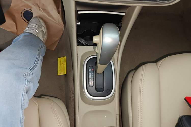 Used Nissan Sylphy 2016 Classic 1.6XE Automatic Comfort Edition Gear Lever