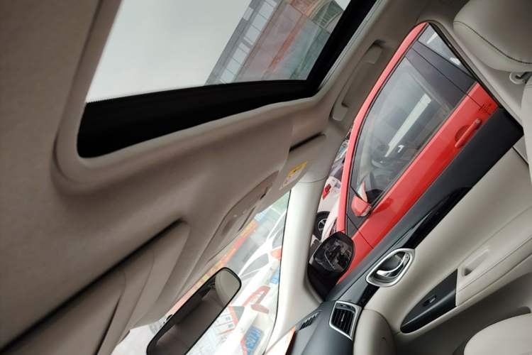 Used Nissan Sylphy 2016 1.6XV CVT Smart Enjoyment Version Headliner