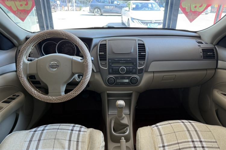 Used Nissan Sylphy 2016 Classic 1.6XE Manual Leading Edition Interior 3