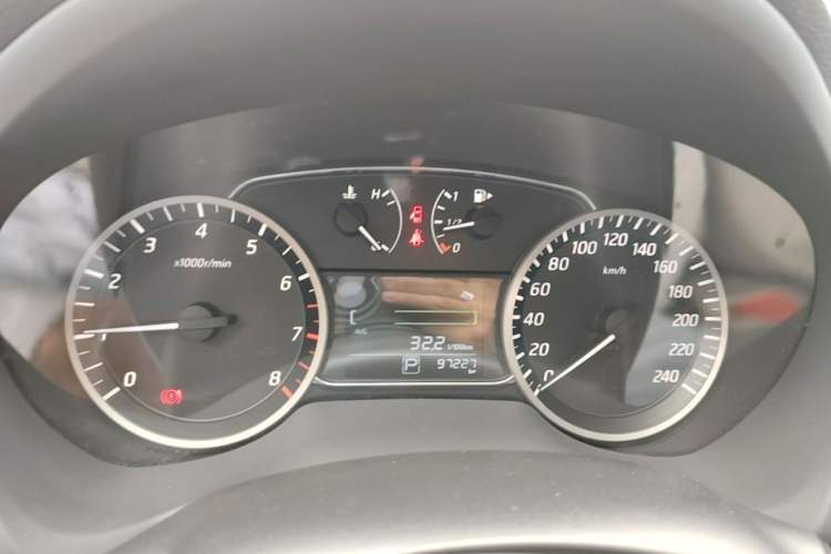 Used Nissan Sylphy 2016 1.6XV CVT Smart Enjoyment Version Odometer Close Up