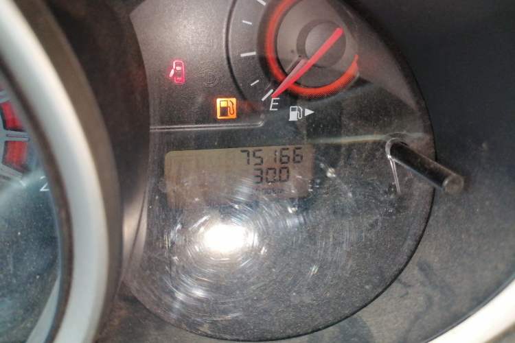 Used Nissan Sylphy 2016 Classic 1.6XE Manual Leading Edition Odometer Close Up