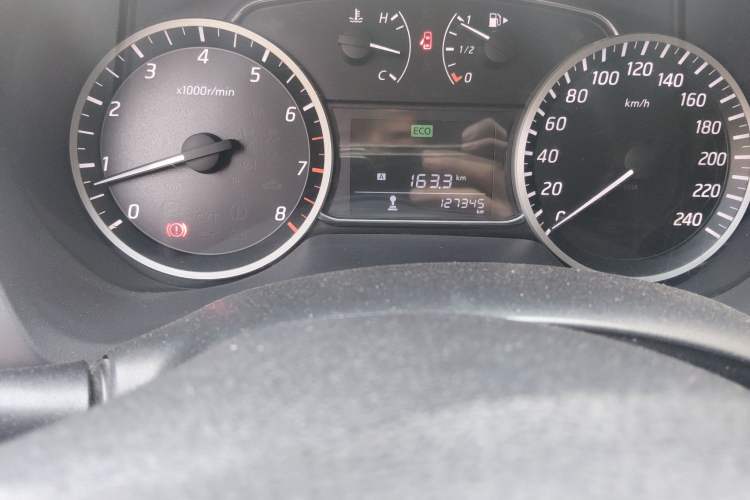 Used Nissan Sylphy 2016 1.6 XL Manual Luxury Edition Odometer Close Up
