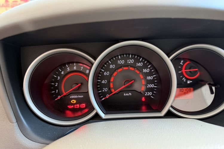 Used Nissan Sylphy 2016 Classic 1.6XE Manual Leading Edition Odometer Close Up