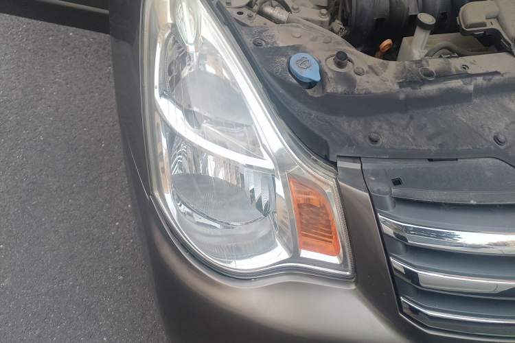 Used Nissan Sylphy 2016 Classic 1.6XE Manual Comfort Edition Right Front Headlight