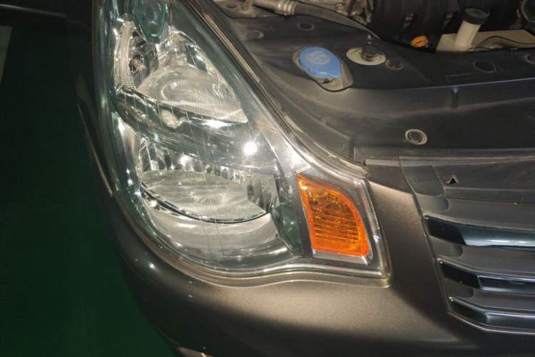 Used Nissan Sylphy 2016 Classic 1.6XE Manual Comfort Edition Right Front Headlight