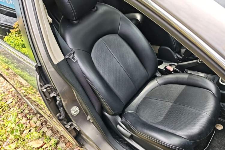 Used Nissan Sylphy 2016 Classic 1.6XE Automatic Leading Edition Right Front Seat