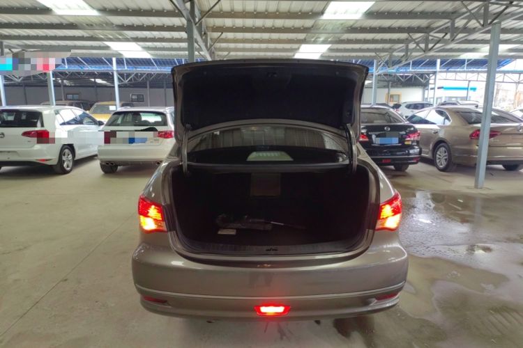 Used Nissan Sylphy 2016 Classic 1.6XE Automatic Leading Edition Trunk