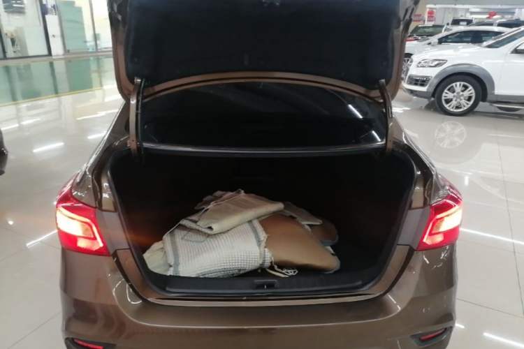 Used Nissan Sylphy 2016 1.6 XL CVT Deluxe Edition Trunk