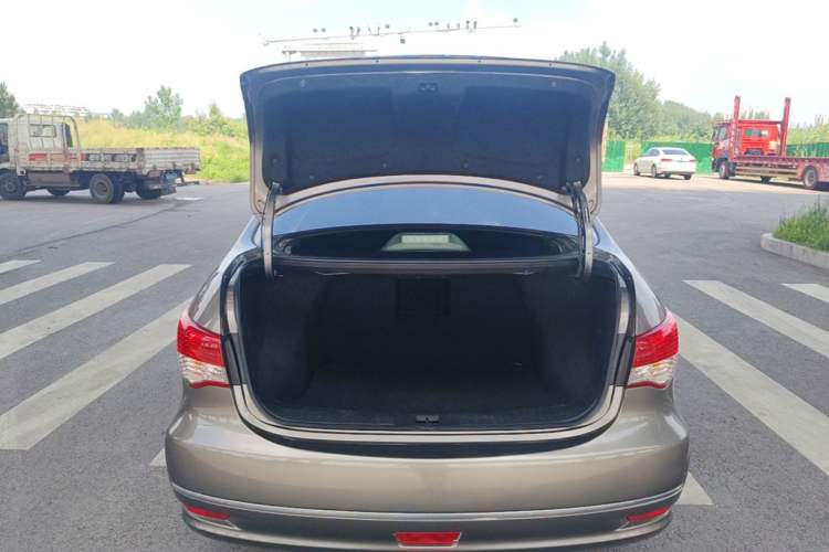 Used Nissan Sylphy 2016 Classic 1.6XE Manual Leading Edition Trunk
