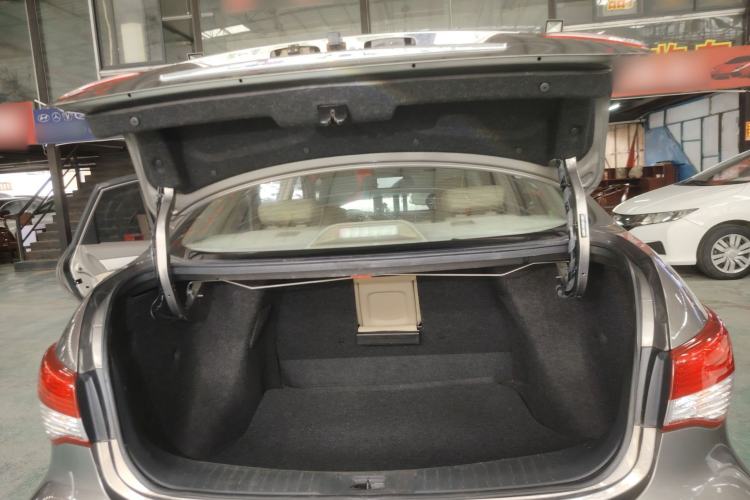 Used Nissan Sylphy 2016 Classic 1.6XE Automatic Leading Edition Trunk