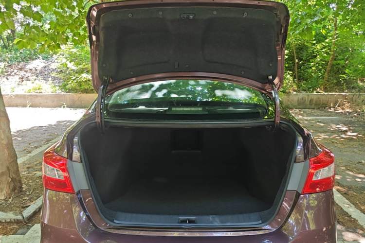 Used Nissan Sylphy 2016 1.6 XL CVT Deluxe Edition Trunk