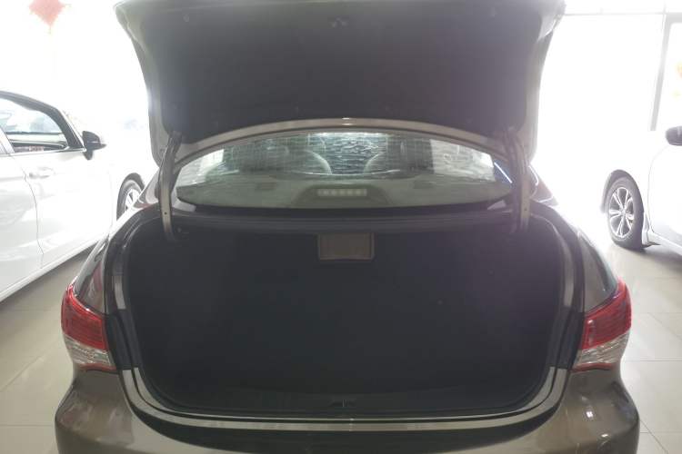 Used Nissan Sylphy 2016 Classic 1.6XE Automatic Comfort Edition Trunk