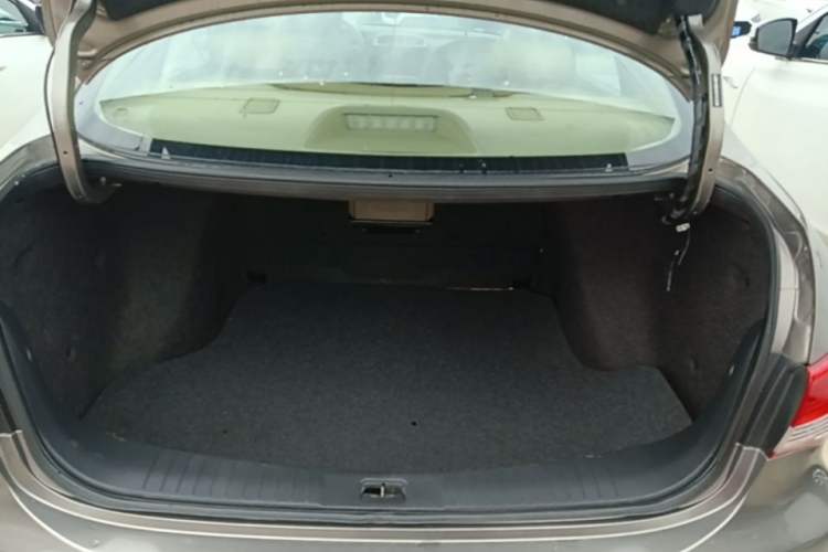 Used Nissan Sylphy 2016 Classic 1.6XE Manual Comfort Edition Trunk