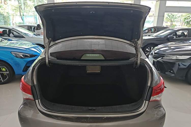Used Nissan Sylphy 2016 Classic 1.6XE Automatic Comfort Edition Trunk