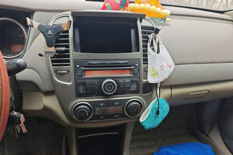 Used Nissan Sylphy 2016 Classic 1.6XE Manual Comfort Edition Audio And AC Panel