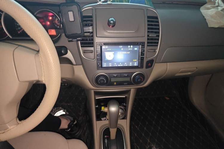 Used Nissan Sylphy 2016 Classic 1.6XE Automatic Comfort Edition Audio And AC Panel