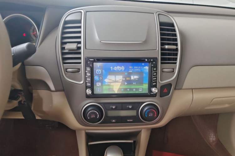 Used Nissan Sylphy 2016 Classic 1.6XE Automatic Leading Edition Audio And AC Panel